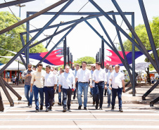 O governador Carlos Massa Ratinho Junior assinou na manhã desta terça-feira (12) a transferência da sede do Governo do Paraná para Pato Branco, polo do Sudoeste do Paraná. A cidade é a capital administrativa do Estado até esta quarta-feira (13). As atividades do Poder Executivo  acontecem em paralelo à IV Feira de Ciência, Tecnologia e Inovação – Inventum. O ato aconteceu no espaço Casa do Prefeito, dentro do Parque de Exposições do município.