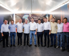 O governador Carlos Massa Ratinho Junior assinou na manhã desta terça-feira (12) a transferência da sede do Governo do Paraná para Pato Branco, polo do Sudoeste do Paraná. A cidade é a capital administrativa do Estado até esta quarta-feira (13). As atividades do Poder Executivo  acontecem em paralelo à IV Feira de Ciência, Tecnologia e Inovação – Inventum. O ato aconteceu no espaço Casa do Prefeito, dentro do Parque de Exposições do município.