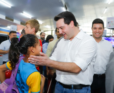 O governador Carlos Massa Ratinho Junior assinou na manhã desta terça-feira (12) a transferência da sede do Governo do Paraná para Pato Branco, polo do Sudoeste do Paraná. A cidade é a capital administrativa do Estado até esta quarta-feira (13). As atividades do Poder Executivo  acontecem em paralelo à IV Feira de Ciência, Tecnologia e Inovação – Inventum. O ato aconteceu no espaço Casa do Prefeito, dentro do Parque de Exposições do município.