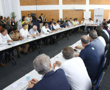 O Departamento de Trânsito do Paraná (Detran-PR) e a prefeitura de Pato Branco firmaram termo de compromisso para cooperação no trânsito. 
O termo de cooperação foi assinado nesta terça-feira (12), durante reunião do governador Carlos Massa Ratinho Junior com a equipe de secretários e dirigentes de autarquias e empresas públicas, realizada em Pato Branco, dentro da agenda da transferência da sede do governo para o município.