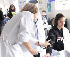 Servidores do Depen-PR de todo o Estado participam da 4ª Semana de Saúde do Trabalhador do Sistema Penitenciário. Com exames preventivos, palestras e bate-papos sobre a importância do cuidado com a saúde, o evento acontece até esta quarta-feira (13), Dia do Agente Penitenciário. As atividades foram abertas nesta terça (12), no Centro de Integração Social (CIS), em Piraquara. Foto: Divulgação/SESP
