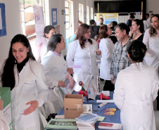 Servidores do Depen-PR de todo o Estado participam da 4ª Semana de Saúde do Trabalhador do Sistema Penitenciário. Com exames preventivos, palestras e bate-papos sobre a importância do cuidado com a saúde, o evento acontece até esta quarta-feira (13), Dia do Agente Penitenciário. As atividades foram abertas nesta terça (12), no Centro de Integração Social (CIS), em Piraquara. Foto: Divulgação/SESP