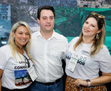O governador Carlos Massa Ratinho Junior assinou nesta quarta-feira (13), em Pato Branco, no Sudoeste do Paraná, a liberação de R$ 54 milhões para municípios da região. O encontro com os prefeitos fez parte da agenda de transferência da sede do Executivo Estadual para o município.