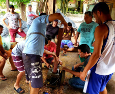 Pescadores fazem curso de mecânica de embarcações. Fotos de Pierpaolo Nota/ Portos do Paraná 