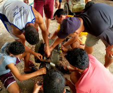 Pescadores fazem curso de mecânica de embarcações. Fotos de Pierpaolo Nota/ Portos do Paraná 