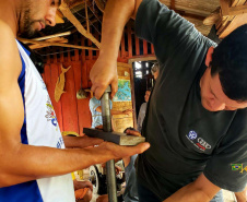 Pescadores fazem curso de mecânica de embarcações. Fotos de Pierpaolo Nota/ Portos do Paraná 