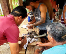 Pescadores fazem curso de mecânica de embarcações. Fotos de Pierpaolo Nota/ Portos do Paraná 