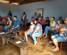 Moradores da comunidade rural Nova Colônia, do município de Catanduvas, agora têm água tratada na torneira durante 24 horas por dia. O sistema foi entregue oficialmente nesta quarta-feira (13) pelo diretor de Investimentos da Sanepar, Joel de Jesus Macedo, e pelo prefeito de Catanduvas, Moisés Aparecido de Souza, às famílias. O evento foi no Pavilhão da Igreja de Nova Colônia. Foto: Sanepar