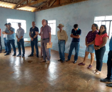 Moradores da comunidade rural Nova Colônia, do município de Catanduvas, agora têm água tratada na torneira durante 24 horas por dia. O sistema foi entregue oficialmente nesta quarta-feira (13) pelo diretor de Investimentos da Sanepar, Joel de Jesus Macedo, e pelo prefeito de Catanduvas, Moisés Aparecido de Souza, às famílias. O evento foi no Pavilhão da Igreja de Nova Colônia. Foto: Sanepar