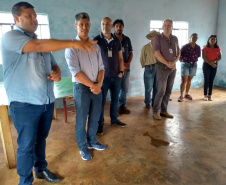 Moradores da comunidade rural Nova Colônia, do município de Catanduvas, agora têm água tratada na torneira durante 24 horas por dia. O sistema foi entregue oficialmente nesta quarta-feira (13) pelo diretor de Investimentos da Sanepar, Joel de Jesus Macedo, e pelo prefeito de Catanduvas, Moisés Aparecido de Souza, às famílias. O evento foi no Pavilhão da Igreja de Nova Colônia. Foto: Sanepar