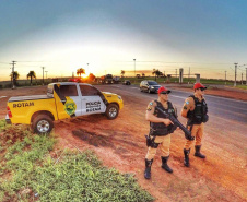 Em quatro dias de feriado prolongado, o Batalhão de Polícia Rodoviária registrou 57 acidentes, com 48 pessoas feridas e três mortes. O resultado é inferior ao que foi registrado no mesmo feriado do ano passado – que teve um dia a mais do que este ano, quando foram 87 acidentes, 77 feridos e cinco mortes. A redução de acidentes chegou a 34,4% e o número de mortos caiu 40%. Foto:Divulgação/PMPR