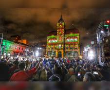 Festas de Natal já iluminam muitas cidades do Paraná. Curitiba. Foto: José Fernando Ogura/AEN