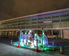 Festas de Natal já iluminam muitas cidades do Paraná. Curitiba. Foto: José Fernando Ogura/AEN