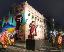 Festas de Natal já iluminam muitas cidades do Paraná. Curitiba. Foto: José Fernando Ogura/AEN