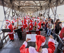 Festas de Natal já iluminam muitas cidades do Paraná. Curitiba. Foto: José Fernando Ogura/AEN