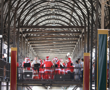 Festas de Natal já iluminam muitas cidades do Paraná. Curitiba. Foto: José Fernando Ogura/AEN