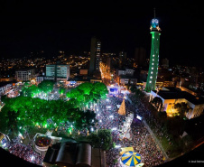 Festas de Natal já iluminam muitas cidades do Paraná. Francisco Beltrão. Foto: Prefeitura de Francisco Beltrão