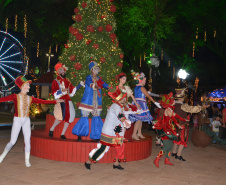 Festas de Natal já iluminam muitas cidades do Paraná. Francisco Beltrão. Foto: Prefeitura de Francisco Beltrão