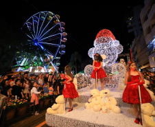 Festas de Natal já iluminam muitas cidades do Paraná. Pato Branco. Foto: Rodinei Santos/Prefeitura de Pato Branco