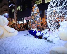 Festas de Natal já iluminam muitas cidades do Paraná. Pato Branco. Foto: Rodinei Santos/Prefeitura de Pato Branco