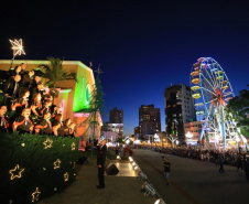 Festas de Natal já iluminam muitas cidades do Paraná. Pato Branco. Foto: Rodinei Santos/Prefeitura de Pato Branco