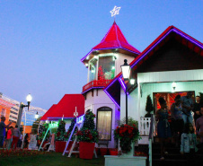 Festas de Natal já iluminam muitas cidades do Paraná. Pato Branco. Foto: Rodinei Santos/Prefeitura de Pato Branco