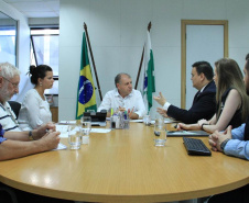 A Coordenadoria de Integridade e Compliance, da Controladoria-Geral do Estado, entregou, nesta segunda-feira (18), o Plano de Integridade da Secretaria do Desenvolvimento Urbano e de Obras Públicas. O documento contém o mapeamento das atividades ou processos que podem apresentar riscos e vulnerabilidades ao trabalho íntegro e eficiente e foi recebido pelo secretário João Carlos Ortega. Foto:Divulgação/SEDU