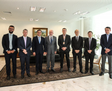 O governador em exercício, Darci Piana recebe dirigentes da Copel e da ANEEL  em reunião no Palácio Iguaçu.    Curitiba, 19/11/2019 -  Foto: Geraldo Bubniak/AEN