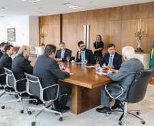 O governador em exercício, Darci Piana recebe dirigentes da Copel e da ANEEL  em reunião no Palácio Iguaçu.    Curitiba, 19/11/2019 -  Foto: Geraldo Bubniak/AEN