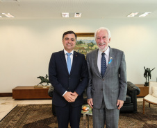 O governador em exercício, Darci Piana recebe dirigentes da Copel e da ANEEL  em reunião no Palácio Iguaçu.    Curitiba, 19/11/2019 -  Foto: Geraldo Bubniak/AEN
