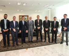 O governador em exercício, Darci Piana recebe dirigentes da Copel e da ANEEL  em reunião no Palácio Iguaçu.    Curitiba, 19/11/2019 -  Foto: Geraldo Bubniak/AEN