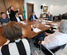 O governador em exercício Darci Piana repassa recursos a entidades sociais que atendem crianças e adolescentes e, pessoas com deficiência. Participaram: secretário da Justiça, Família e Trabalho, Ney Leprevost; diretor do Departamento de Apoio a Pessoa com Deficiência e de Políticas Públicas para Acessibilidade da SEJUF, Felipe Braga Côrtes; pres. Do Instituto Educacional Duque de Caxias, Alcides Madalozzo; entre outros.Curitiba, 19-11-19.Foto: Arnaldo Alves / AEN.