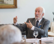 O governador em exercício Darci Piana repassa recursos a entidades sociais que atendem crianças e adolescentes e, pessoas com deficiência. Participaram: secretário da Justiça, Família e Trabalho, Ney Leprevost; diretor do Departamento de Apoio a Pessoa com Deficiência e de Políticas Públicas para Acessibilidade da SEJUF, Felipe Braga Côrtes; pres. Do Instituto Educacional Duque de Caxias, Alcides Madalozzo; entre outros.Curitiba, 19-11-19.Foto: Arnaldo Alves / AEN.
