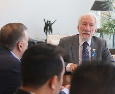 O governador em exercício Darci Piana repassa recursos a entidades sociais que atendem crianças e adolescentes e, pessoas com deficiência. Participaram: secretário da Justiça, Família e Trabalho, Ney Leprevost; diretor do Departamento de Apoio a Pessoa com Deficiência e de Políticas Públicas para Acessibilidade da SEJUF, Felipe Braga Côrtes; pres. Do Instituto Educacional Duque de Caxias, Alcides Madalozzo; entre outros.Curitiba, 19-11-19.Foto: Arnaldo Alves / AEN.