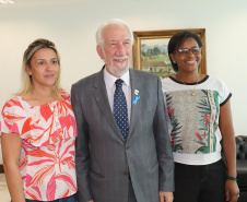 O governador em exercício Darci Piana repassa recursos a entidades sociais que atendem crianças e adolescentes e, pessoas com deficiência. Participaram: secretário da Justiça, Família e Trabalho, Ney Leprevost; diretor do Departamento de Apoio a Pessoa com Deficiência e de Políticas Públicas para Acessibilidade da SEJUF, Felipe Braga Côrtes; pres. Do Instituto Educacional Duque de Caxias, Alcides Madalozzo; entre outros.Curitiba, 19-11-19.Foto: Arnaldo Alves / AEN.