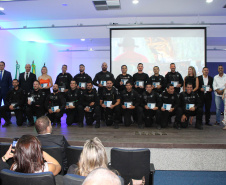 Agentes, instrutores, diretores de unidades e coordenadores regionais participaram da cerimônia de encerramento das atividades de 2019 da Escola Penitenciária (Espen), do Departamento Penitenciário do Paraná (Depen), que ocorreu nesta terça-feira (19), no auditório da Polícia Rodoviária Federal