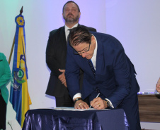 Agentes, instrutores, diretores de unidades e coordenadores regionais participaram da cerimônia de encerramento das atividades de 2019 da Escola Penitenciária (Espen), do Departamento Penitenciário do Paraná (Depen), que ocorreu nesta terça-feira (19), no auditório da Polícia Rodoviária Federal