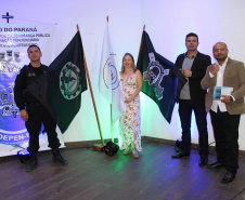 Agentes, instrutores, diretores de unidades e coordenadores regionais participaram da cerimônia de encerramento das atividades de 2019 da Escola Penitenciária (Espen), do Departamento Penitenciário do Paraná (Depen), que ocorreu nesta terça-feira (19), no auditório da Polícia Rodoviária Federal