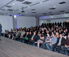 Agentes, instrutores, diretores de unidades e coordenadores regionais participaram da cerimônia de encerramento das atividades de 2019 da Escola Penitenciária (Espen), do Departamento Penitenciário do Paraná (Depen), que ocorreu nesta terça-feira (19), no auditório da Polícia Rodoviária Federal