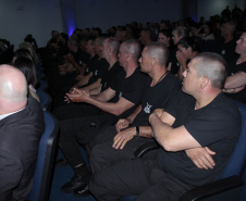 Agentes, instrutores, diretores de unidades e coordenadores regionais participaram da cerimônia de encerramento das atividades de 2019 da Escola Penitenciária (Espen), do Departamento Penitenciário do Paraná (Depen), que ocorreu nesta terça-feira (19), no auditório da Polícia Rodoviária Federal