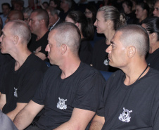Agentes, instrutores, diretores de unidades e coordenadores regionais participaram da cerimônia de encerramento das atividades de 2019 da Escola Penitenciária (Espen), do Departamento Penitenciário do Paraná (Depen), que ocorreu nesta terça-feira (19), no auditório da Polícia Rodoviária Federal