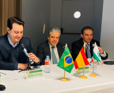 O governador Carlos Massa Ratinho Junior apresentou nesta quarta-feira (20) a empresários, diplomatas e investidores espanhóis os principais potenciais do Estado e as oportunidades de negócio em diversas áreas. A exposição ocorreu durante o Paraná Day realizado em Madri, que contou com apoio do Centro de Comércio Brasil-Espanha e do Banco Santander. Foi o segundo Paraná Day internacional - o primeiro foi em Nova York (EUA), em julho.Foto: Divulgação/AEN