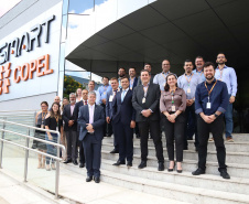 Uma comitiva de diretores e superintendentes da Agência Nacional de Energia Elétrica (Aneel) conheceram nesta semana as inovações que a Copel está implementando em suas redes de distribuição no Paraná. A visita começou na segunda (18) em Ipiranga – primeira cidade do Brasil com medidores de energia inteligentes – e terminou na terça (19) no Smart Copel, agência modelo e centro de operações integrado da Companhia.Foto: Daniela Catisti/Copel