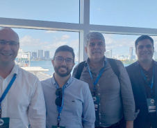 As oportunidades de negócios nos Portos do Paraná estão sendo apresentadas em Miami, nos Estados Unidos, no 28.º Congresso Latino-Americano de Portos. A empresa pública paranaense representa os terminais brasileiros e participa do evento junto com a Autoridade Portuária de Santos. Além da feira de serviços e exposições, os representantes do Paraná participam de palestras, reuniões bilaterais, debates e visitas técnicas. Foto: Divulgação/Portos do Paraná