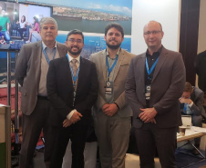 As oportunidades de negócios nos Portos do Paraná estão sendo apresentadas em Miami, nos Estados Unidos, no 28.º Congresso Latino-Americano de Portos. A empresa pública paranaense representa os terminais brasileiros e participa do evento junto com a Autoridade Portuária de Santos. Além da feira de serviços e exposições, os representantes do Paraná participam de palestras, reuniões bilaterais, debates e visitas técnicas. Foto: Divulgação/Portos do Paraná