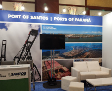 As oportunidades de negócios nos Portos do Paraná estão sendo apresentadas em Miami, nos Estados Unidos, no 28.º Congresso Latino-Americano de Portos. A empresa pública paranaense representa os terminais brasileiros e participa do evento junto com a Autoridade Portuária de Santos. Além da feira de serviços e exposições, os representantes do Paraná participam de palestras, reuniões bilaterais, debates e visitas técnicas. Foto: Divulgação/Portos do Paraná