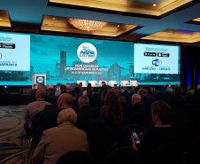 As oportunidades de negócios nos Portos do Paraná estão sendo apresentadas em Miami, nos Estados Unidos, no 28.º Congresso Latino-Americano de Portos. A empresa pública paranaense representa os terminais brasileiros e participa do evento junto com a Autoridade Portuária de Santos. Além da feira de serviços e exposições, os representantes do Paraná participam de palestras, reuniões bilaterais, debates e visitas técnicas. Foto: Divulgação/Portos do Paraná