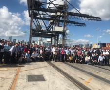 As oportunidades de negócios nos Portos do Paraná estão sendo apresentadas em Miami, nos Estados Unidos, no 28.º Congresso Latino-Americano de Portos. A empresa pública paranaense representa os terminais brasileiros e participa do evento junto com a Autoridade Portuária de Santos. Além da feira de serviços e exposições, os representantes do Paraná participam de palestras, reuniões bilaterais, debates e visitas técnicas. Foto: Divulgação/Portos do Paraná