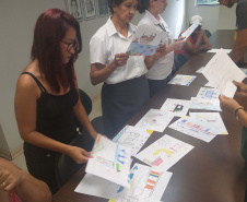 Já estão selecionados os cinco alunos vencedores do concurso de desenhos e frases do Projeto Porto Escola, em Antonina. A seleção foi realizada nesta quarta-feira (20). Foram inscritos 160 estudantes de 5º anos do Ensino Fundamental das escolas municipais. Foto: Portos do Paraná