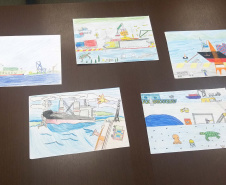 Já estão selecionados os cinco alunos vencedores do concurso de desenhos e frases do Projeto Porto Escola, em Antonina. A seleção foi realizada nesta quarta-feira (20). Foram inscritos 160 estudantes de 5º anos do Ensino Fundamental das escolas municipais. Foto: Portos do Paraná